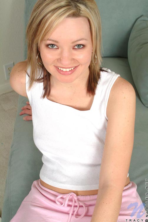 Cute teen lifts her cute pink skirt - Sexy Women in Lingerie - Picture 3