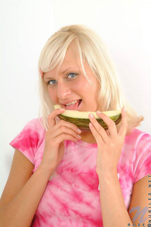 Cute teen eats melon for her - Sexy Women in Lingerie - Picture 5