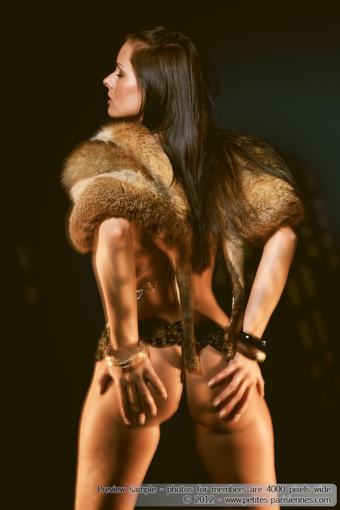 Naughty ertoic babe in fur cape - Sexy Women in Lingerie - Picture 4