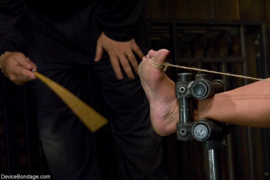 toes in bondage extreme hole penetration