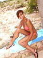 Rhianna opens her bikini and her cunt - Picture 5