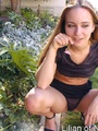 Amateur teen plays with pussy outside - Picture 3