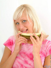 Cute teen eats melon for her - Sexy Women in Lingerie - Picture 5