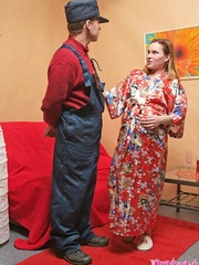 Skillful plumber licking pregnant redhead's - XXX Dessert - Picture 5