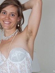 Come and see what hairy teen thing - Sexy Women in Lingerie - Picture 2