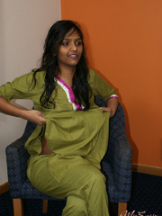 Nasty indian gf taking off her green outfit - XXX Dessert - Picture 5