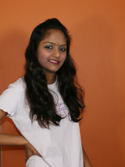 Indian lovely girl pulls up her white - XXX Dessert - Picture 1
