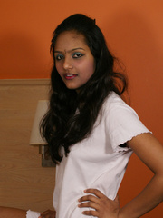 Indian lovely girl pulls up her white - XXX Dessert - Picture 2