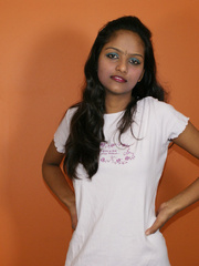 Indian lovely girl pulls up her white - XXX Dessert - Picture 5