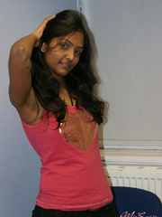 Young indian hottie wanna you watch her - XXX Dessert - Picture 1