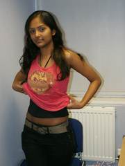 Young indian hottie wanna you watch her - XXX Dessert - Picture 3