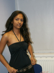 Young indian hottie wanna you watch her - XXX Dessert - Picture 4