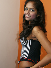 Curvaceous indian teen girlfriend in black - XXX Dessert - Picture 2