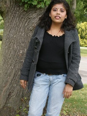 Shameless Indian teen in jeans shows off her big - XXXonXXX - Pic 3