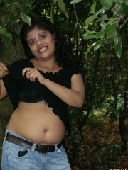 Shameless Indian teen in jeans shows off her big - XXXonXXX - Pic 7