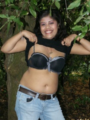 Shameless Indian teen in jeans shows off her big - XXXonXXX - Pic 9