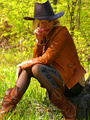 Hot blonde mom in cowboy hat and leather - Picture 1