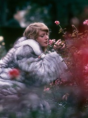 Classic hot lady in furry coat - XXX Dessert - Picture 7