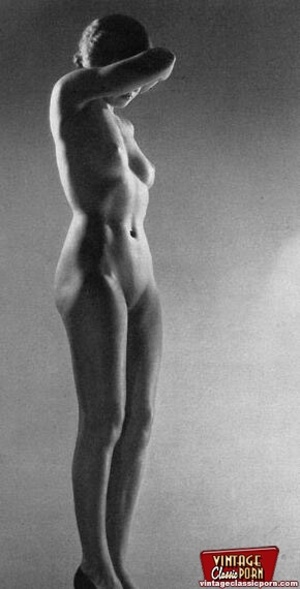 Lovely Vintage Nudes - Pretty Vintage Naked Models Posing Nude In The Fourties | My XXX Hot Girl
