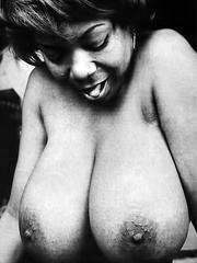 Classic porn ebony housewife showing her - XXX Dessert - Picture 5