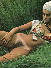 Lusty retro hotties in lingerie spreading - XXX Dessert - Picture 2