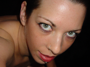Young United Kingdom babe Rowen takes off h - XXX Dessert - Picture 2