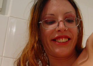 Young United Kingdom babe Rowen takes off h - XXX Dessert - Picture 4