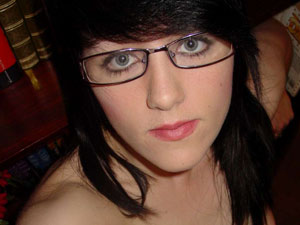 Plumper teen Cassie from the United Kingdom - XXX Dessert - Picture 1