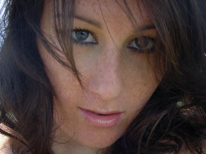 Brunette stunner Xena from the United Kingd - XXX Dessert - Picture 2