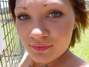 Redhead United States teen Robyn touches he - XXX Dessert - Picture 5