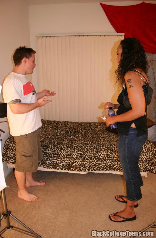Light-skinned teen Tinkerbell in red thongs - XXX Dessert - Picture 2
