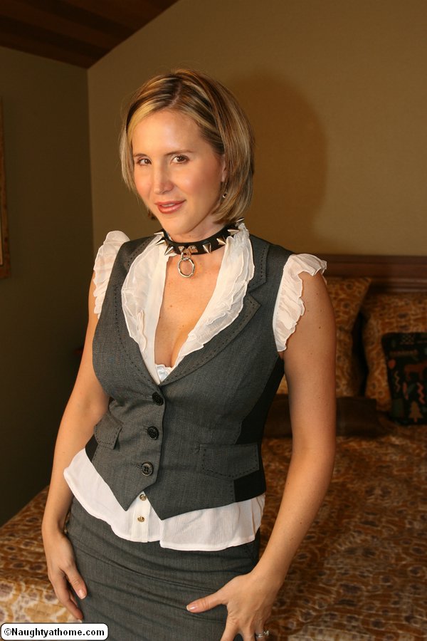 Naughty wife wearing slave collar - XXX Dessert - Picture 1