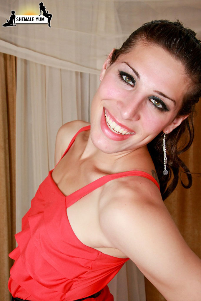Shemale newbie who's gonna go far! - XXX Dessert - Picture 3
