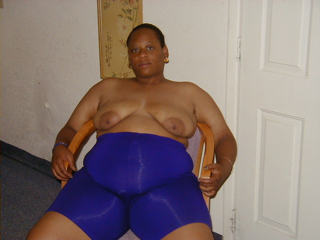 Juicee is a jumbo Mature mama gettin' naked and gettin' - Picture 4