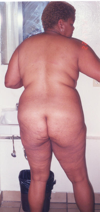 Betty Boo is a big Mature Mama and she's getting all - Picture 1