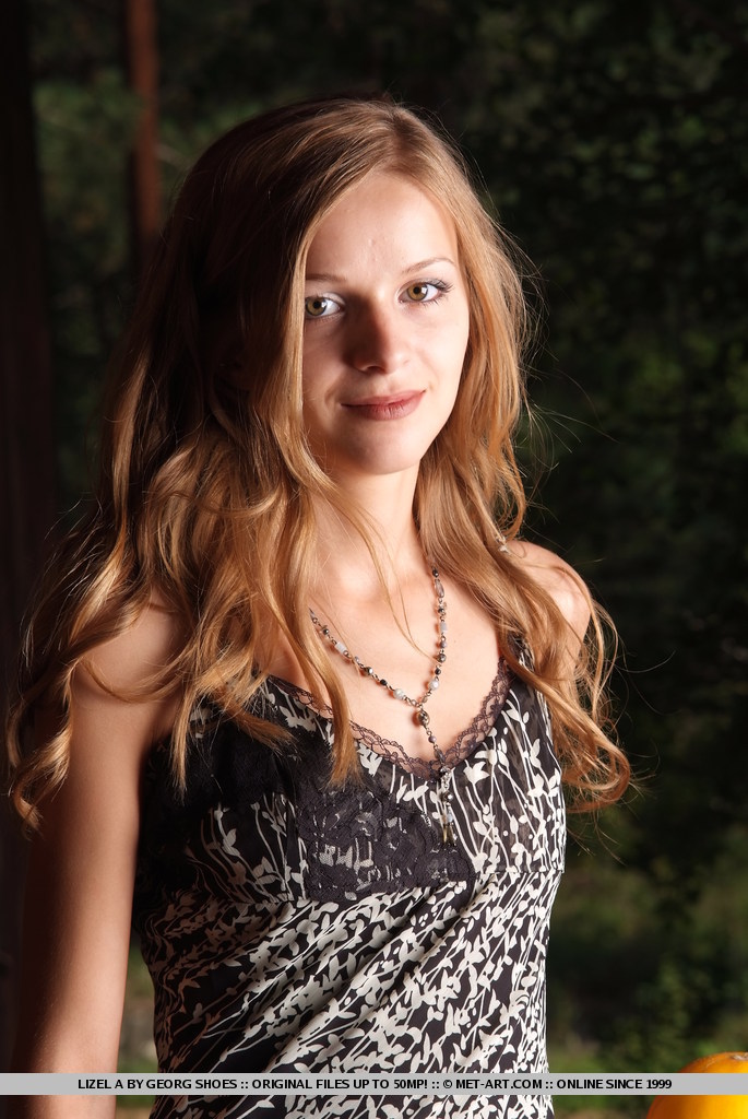 The fun and carefree Lizel explores a cozy  - XXX Dessert - Picture 1