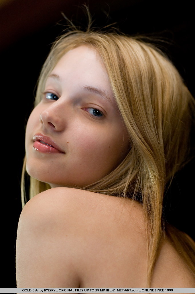 Hot young girl has many secrets and she sho - XXX Dessert - Picture 12