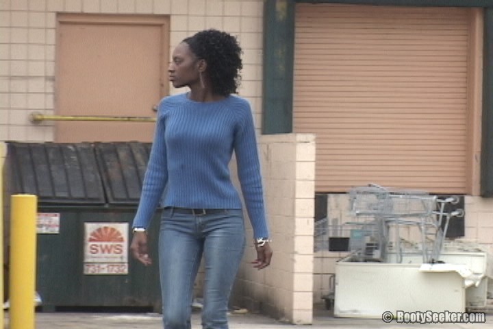 Miss Linda spreads her tight black booty - XXX Dessert - Picture 1