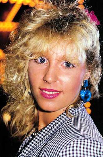 Horny seventies blonde loves two big cocks - XXX Dessert - Picture 2