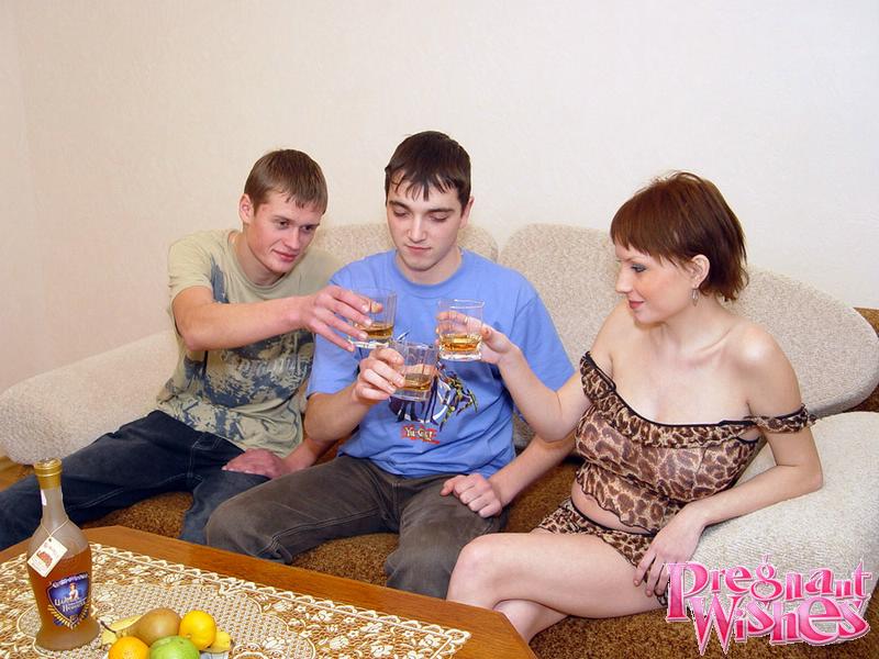 2 friends visiting their pregnant neighbour - XXX Dessert - Picture 5
