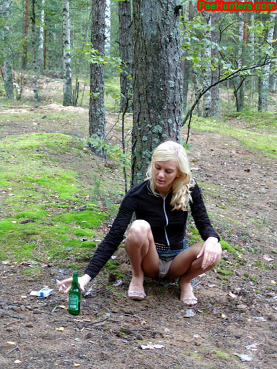 Exciting blonde teen peeing in the park - XXXonXXX - Pic 5