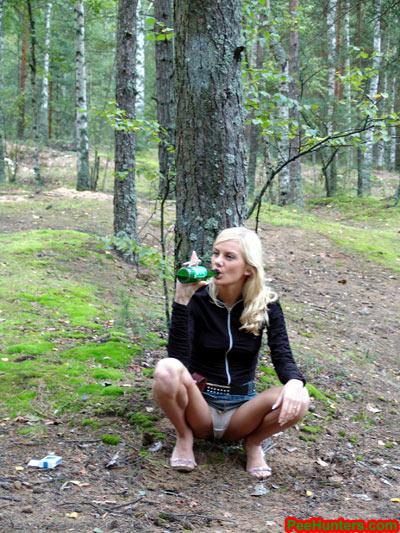 Exciting blonde teen peeing in the park - XXXonXXX - Pic 6