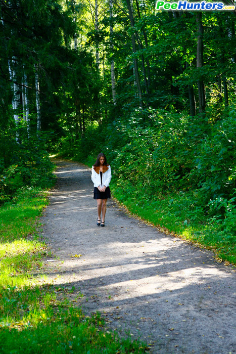Real posh babe got busted urinating in the park - XXXonXXX - Pic 1