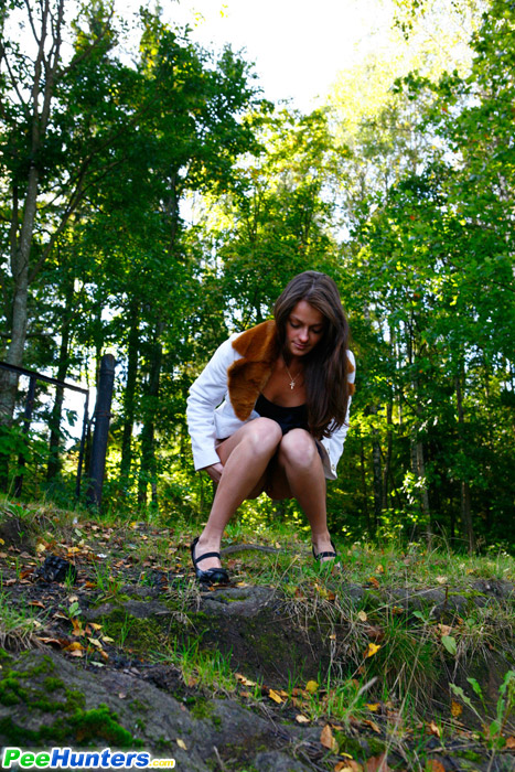 Real posh babe got busted urinating in the park - XXXonXXX - Pic 11