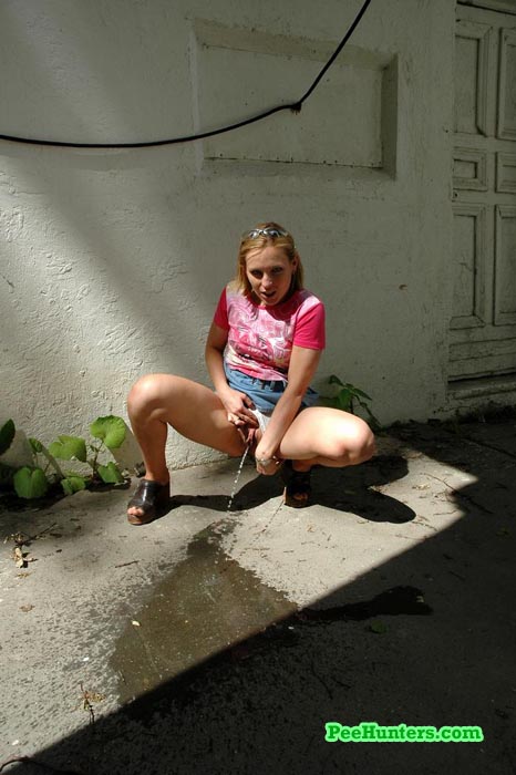 Nasty teen slut takes a piss in the backstreet - XXXonXXX - Pic 7