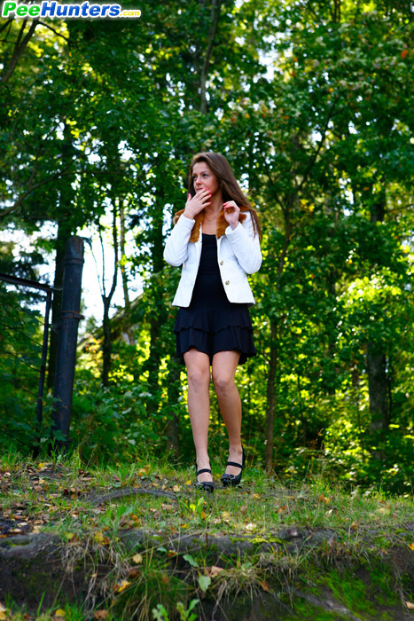 Leggy starlet empties her bladder in the city park - XXXonXXX - Pic 5