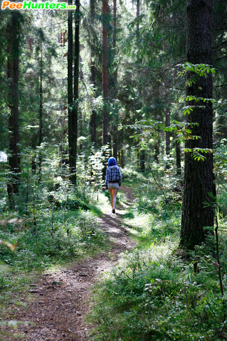 Young cutie empties her bladder in the forest - XXXonXXX - Pic 16