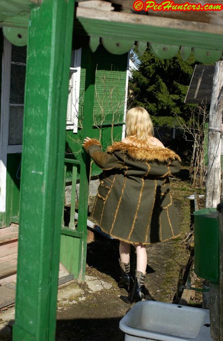 Very beautiful teen pissing outdoor - XXXonXXX - Pic 8