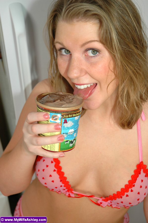 Blonde xxx wife in nice stockings and bra l - XXX Dessert - Picture 2