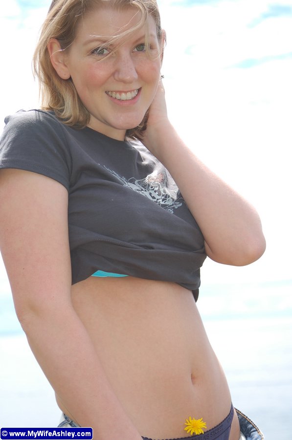 Playful blonde young housewife flashing her - XXX Dessert - Picture 8
